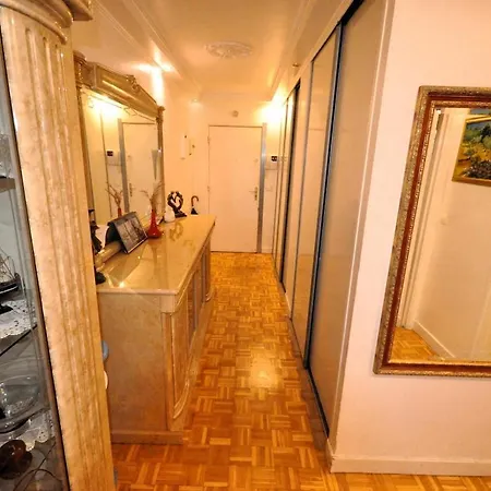Spacious, Bright With Private Parking Apartment *